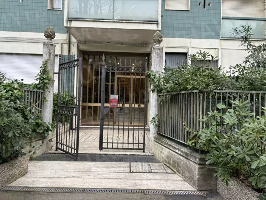 Immagine 2 di Appartamento in vendita  in Viale Giovanni Battista Ramusio 8 a Rimini