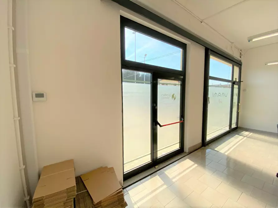 Immagine 1 di Negozio in vendita  in Via Ponte di Riva a Cartura