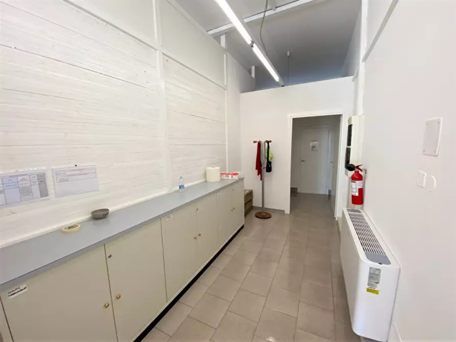 Immagine 3 di Negozio in vendita  in Via Ponte di Riva a Cartura