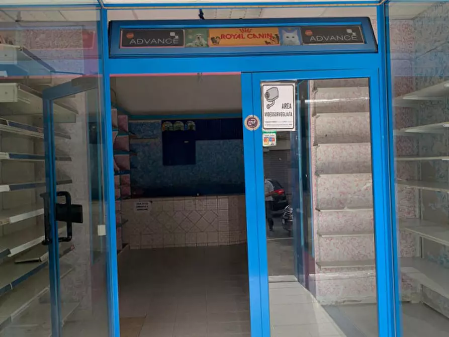 Immagine 3 di Attività commerciale in affitto  in Via Endimione a Roma