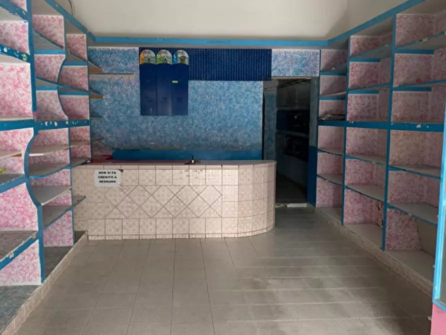 Immagine 5 di Attività commerciale in affitto  in Via Endimione a Roma