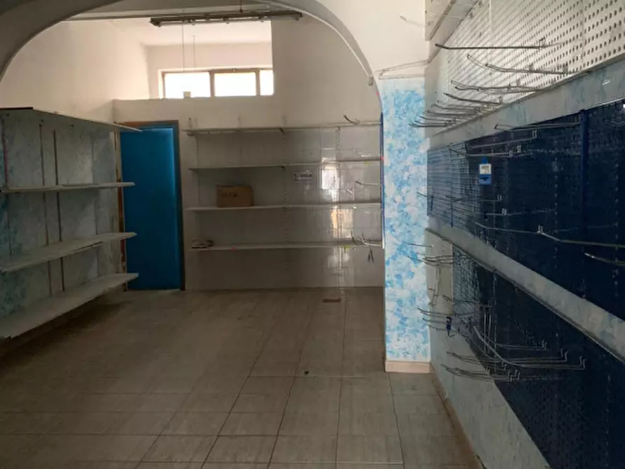 Immagine 8 di Attività commerciale in affitto  in Via Endimione a Roma