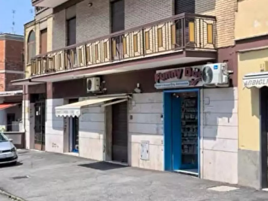 Immagine 13 di Attività commerciale in affitto  in Via Endimione a Roma