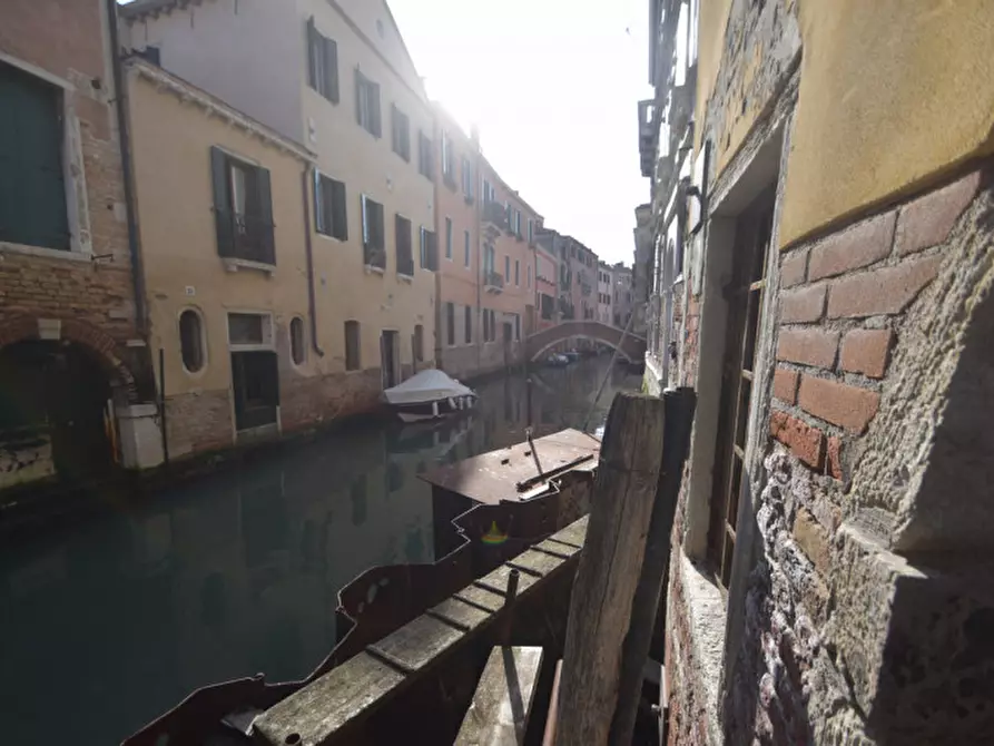 Immagine 11 di Magazzino in affitto  in santi apostoli a Venezia