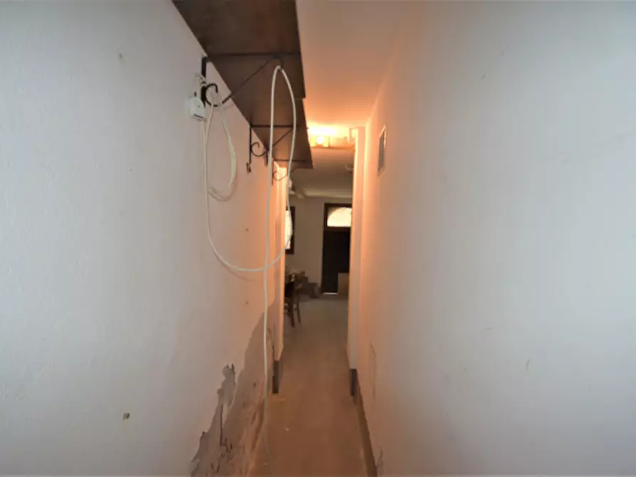 Immagine 12 di Magazzino in affitto  in santi apostoli a Venezia