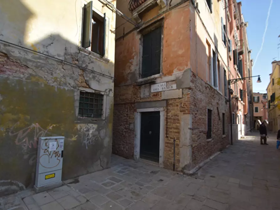 Immagine 18 di Magazzino in affitto  in santi apostoli a Venezia