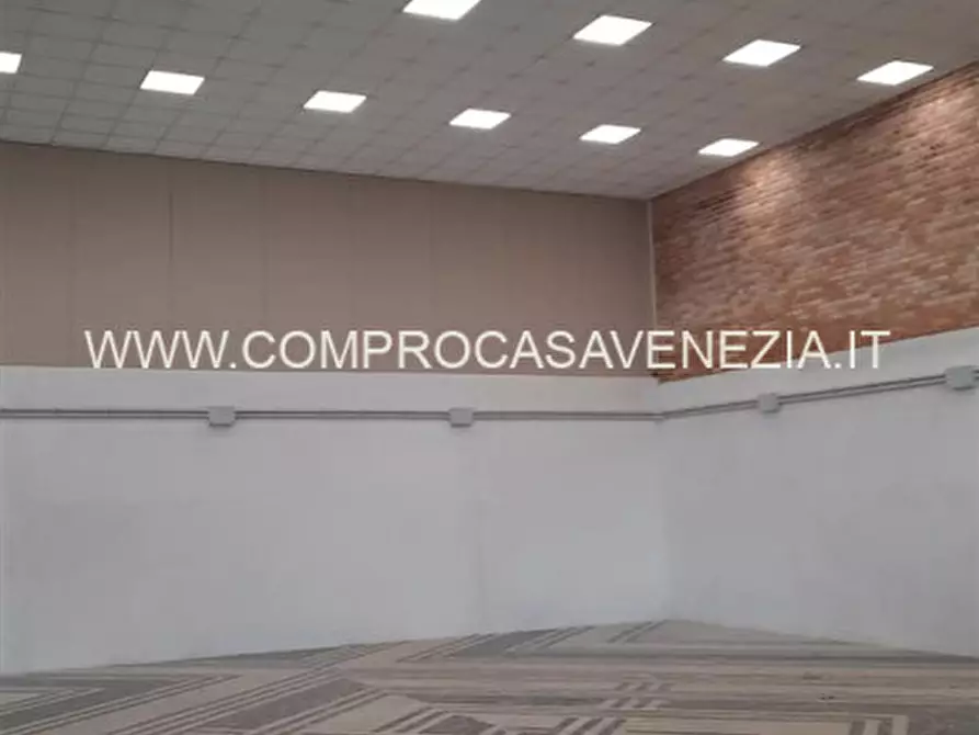 Immagine 5 di Capannone industriale in affitto  in via alle cave a Casale Sul Sile