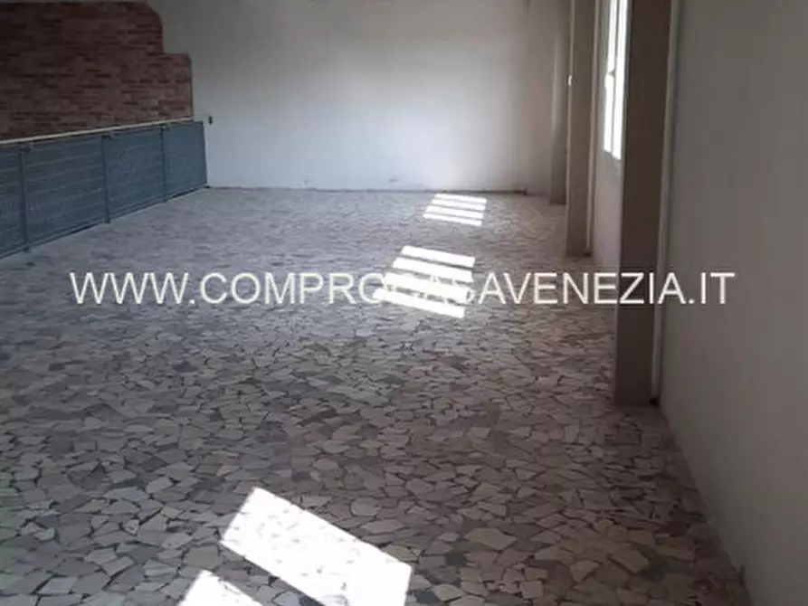 Immagine 8 di Capannone industriale in affitto  in via alle cave a Casale Sul Sile