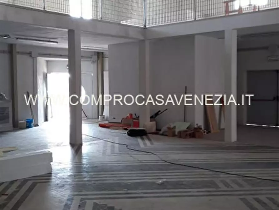 Immagine 10 di Capannone industriale in affitto  in via alle cave a Casale Sul Sile