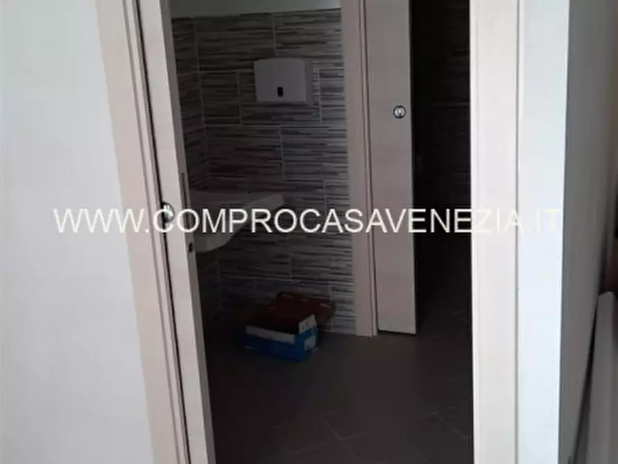 Immagine 14 di Capannone industriale in affitto  in via alle cave a Casale Sul Sile