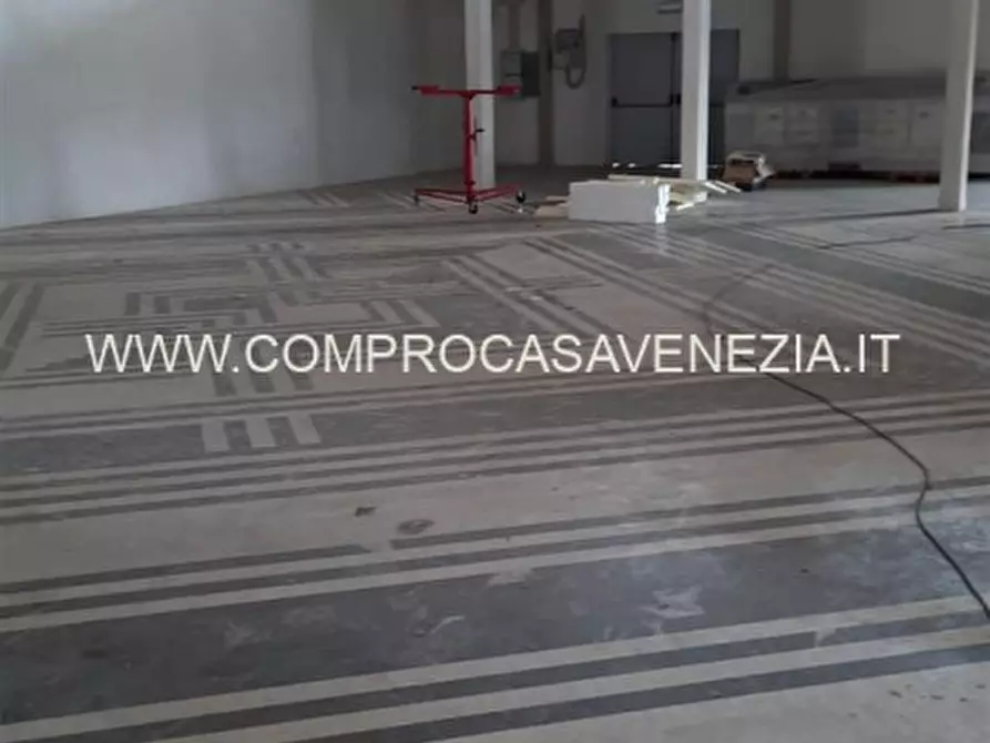 Immagine 15 di Capannone industriale in affitto  in via alle cave a Casale Sul Sile