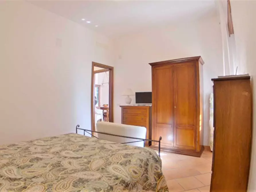 Immagine 12 di Casa trifamiliare in vendita  a Fasano