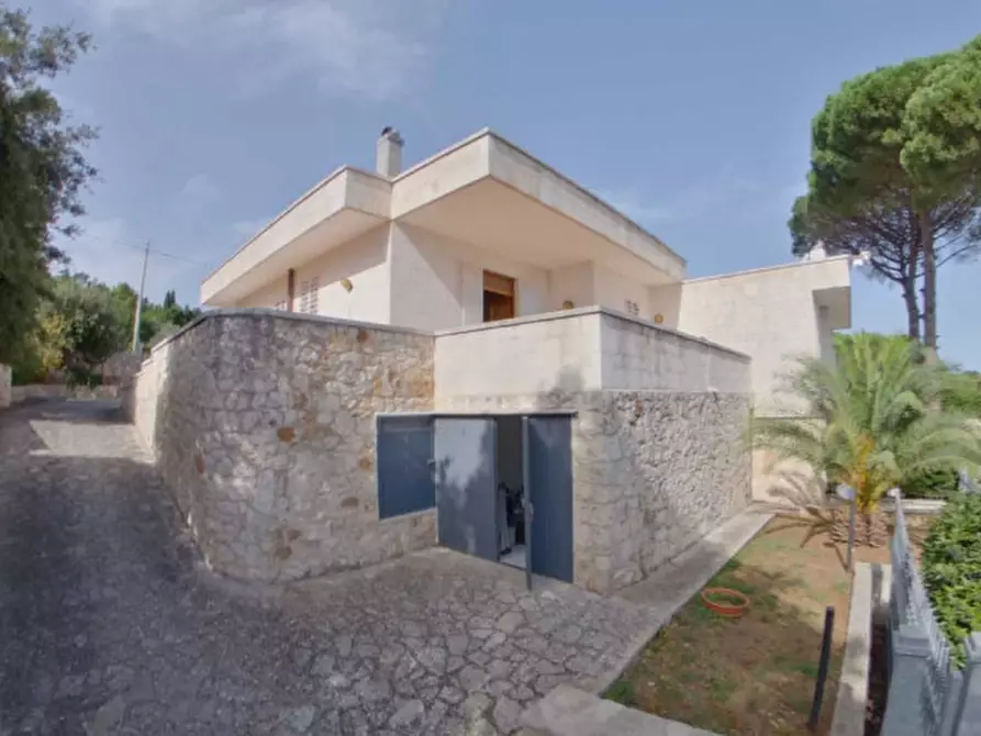 Immagine 28 di Casa trifamiliare in vendita  a Fasano