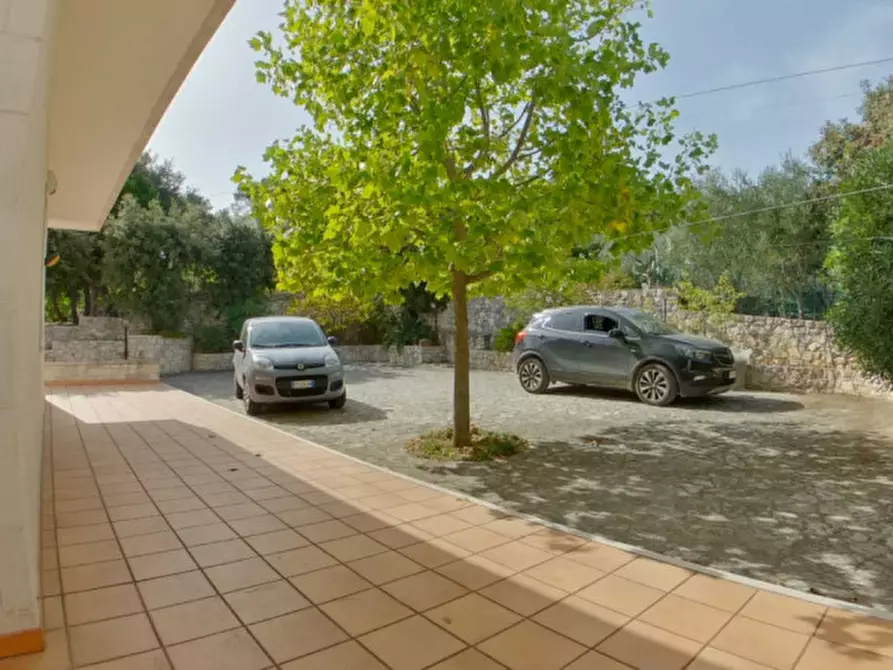 Immagine 31 di Casa trifamiliare in vendita  a Fasano