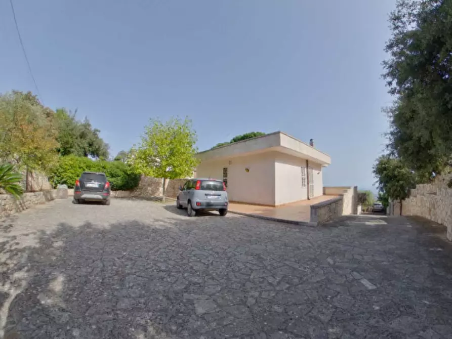 Immagine 32 di Casa trifamiliare in vendita  a Fasano