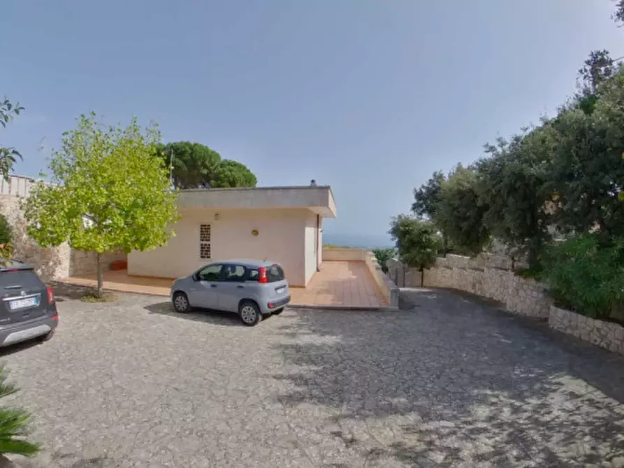 Immagine 33 di Casa trifamiliare in vendita  a Fasano