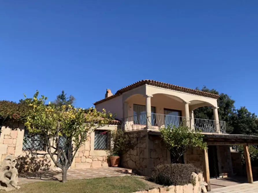 Immagine 1 di Villa in vendita  in via dei velieri a Arzachena