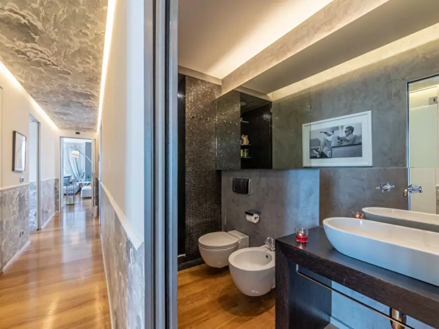 Immagine 26 di Appartamento in vendita  in via Chiodo a Savona