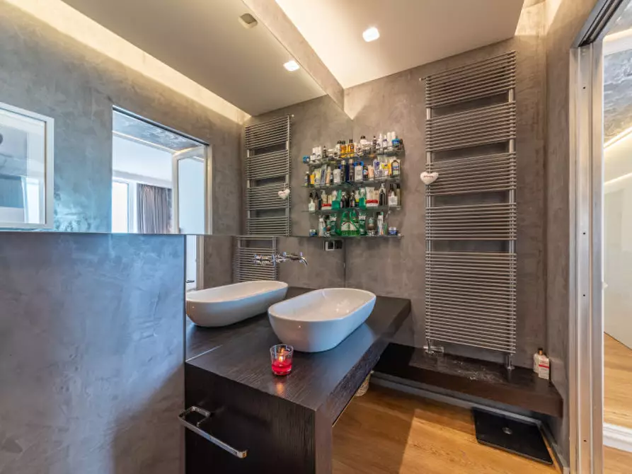 Immagine 28 di Appartamento in vendita  in via Chiodo a Savona