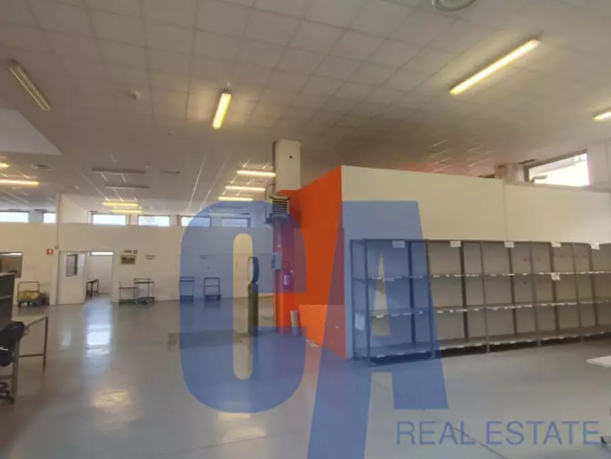 Immagine 8 di Attività commerciale in affitto  in PIAZZALE MACIACHINI CARLO a Milano