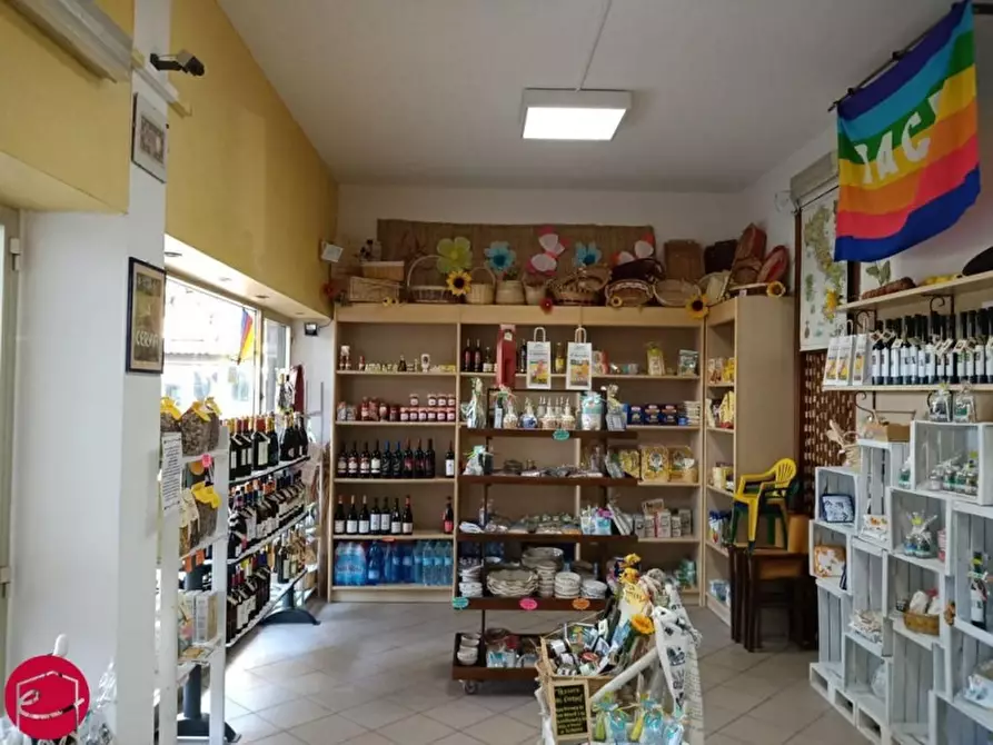 Immagine 6 di Negozio in vendita  in viale tritone 23 a Cervia