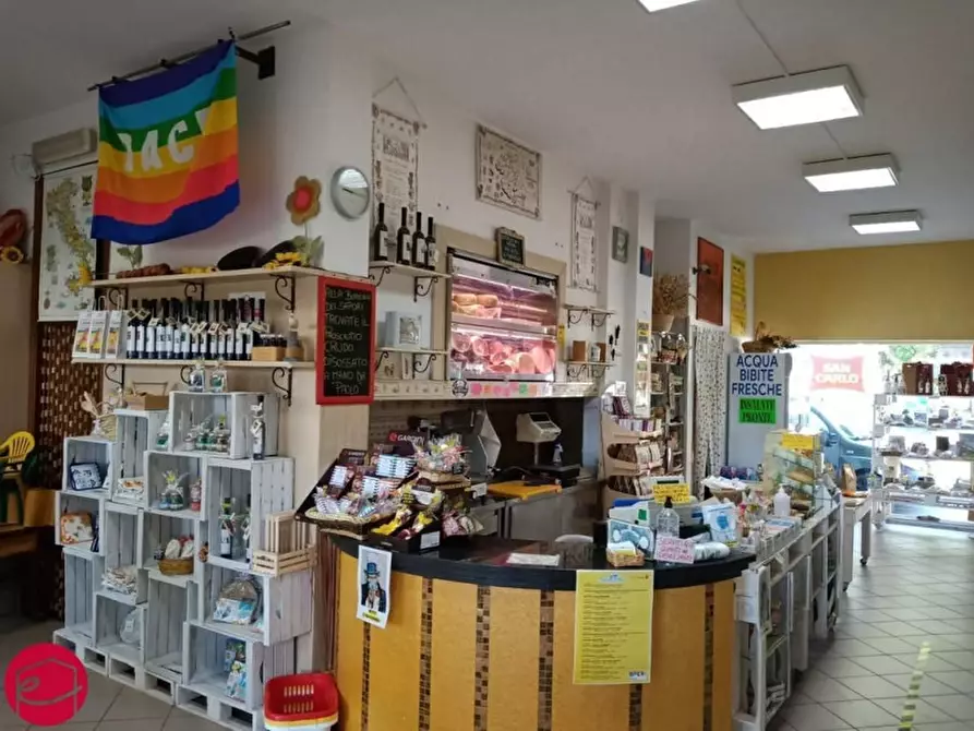 Immagine 7 di Negozio in vendita  in viale tritone 23 a Cervia