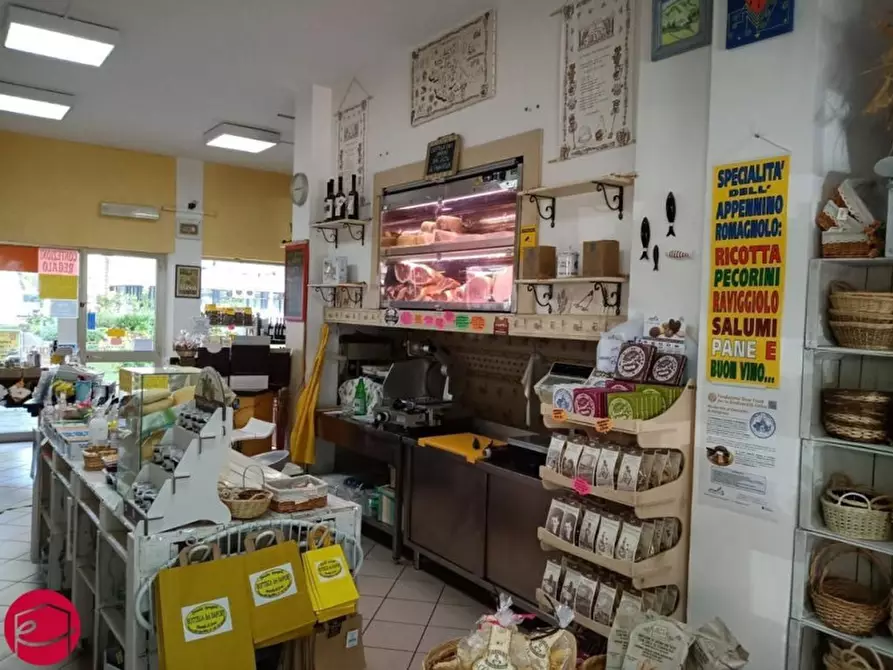 Immagine 8 di Negozio in vendita  in viale tritone 23 a Cervia