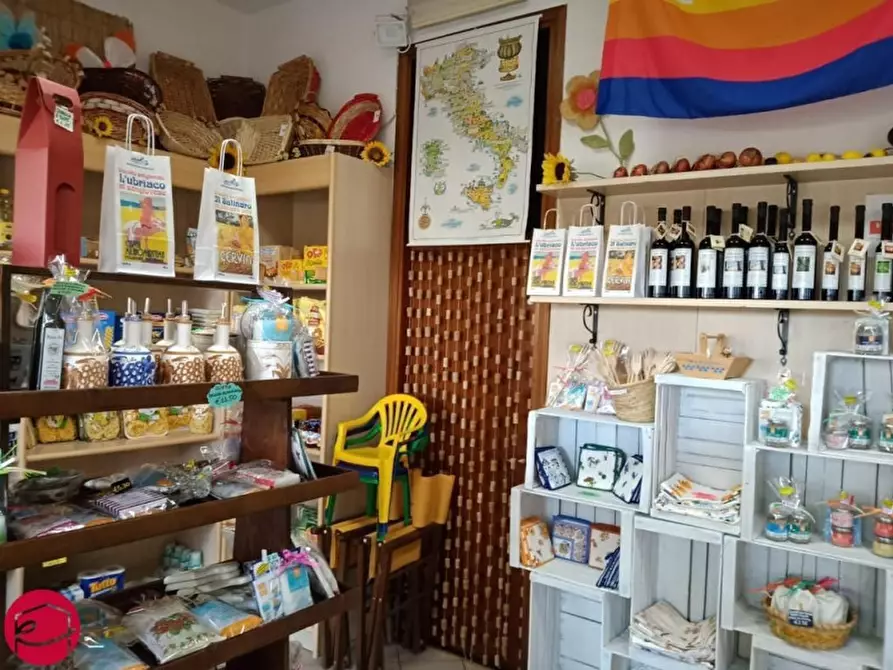 Immagine 10 di Negozio in vendita  in viale tritone 23 a Cervia