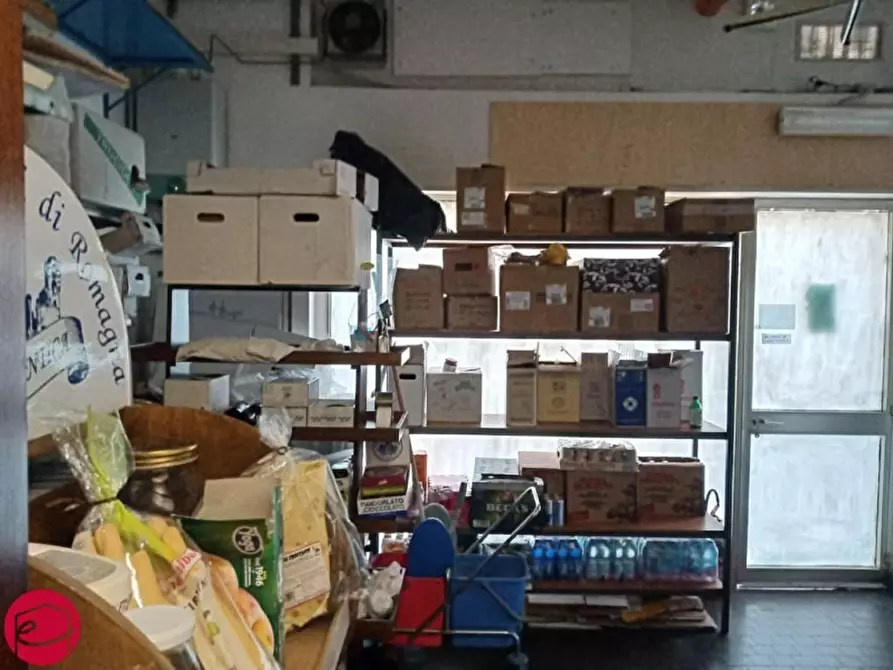 Immagine 11 di Negozio in vendita  in viale tritone 23 a Cervia