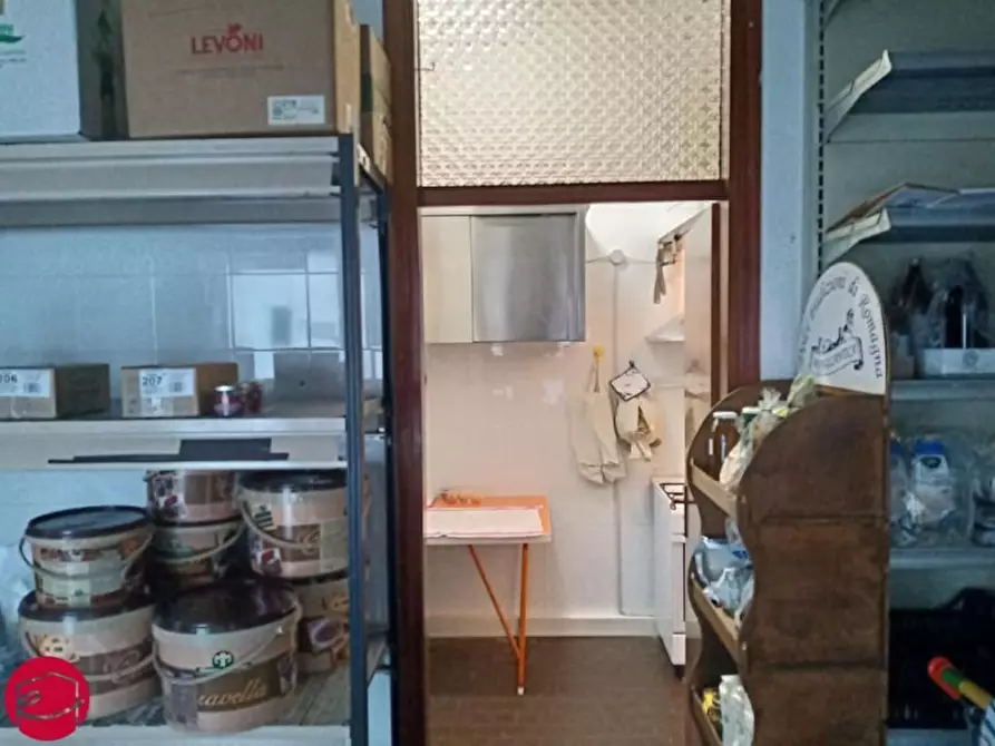 Immagine 12 di Negozio in vendita  in viale tritone 23 a Cervia