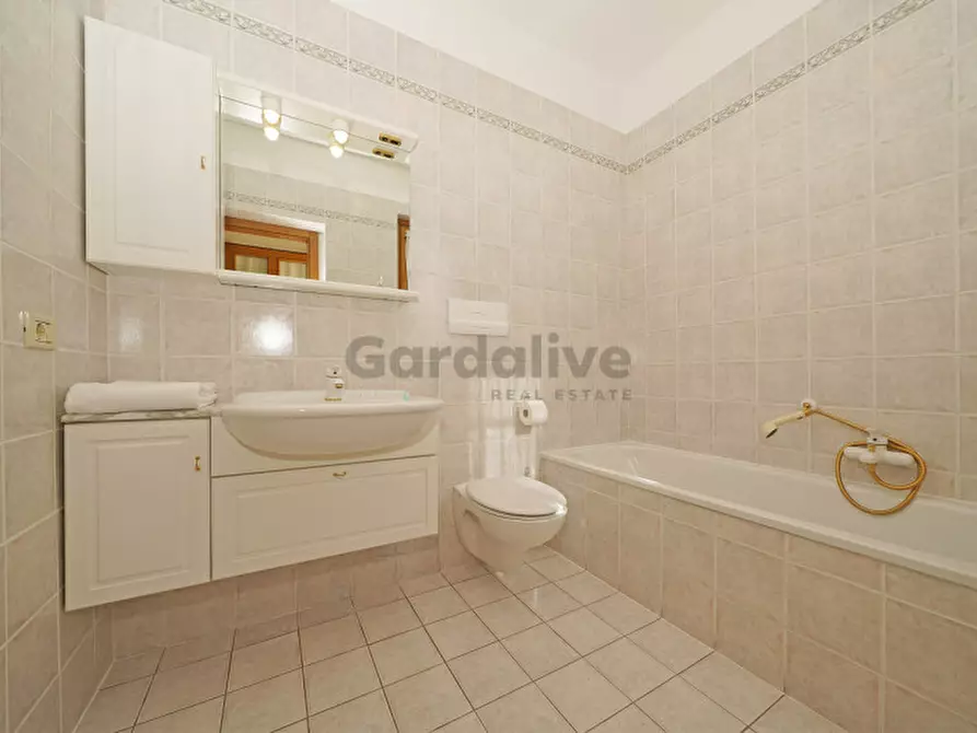 Immagine 29 di Casa indipendente in vendita  in Via Apollo 11 a Tremosine