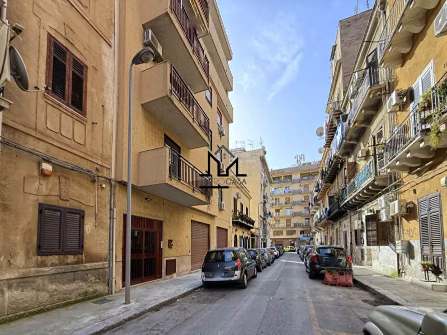 Immagine 2 di Appartamento in vendita  a Palermo