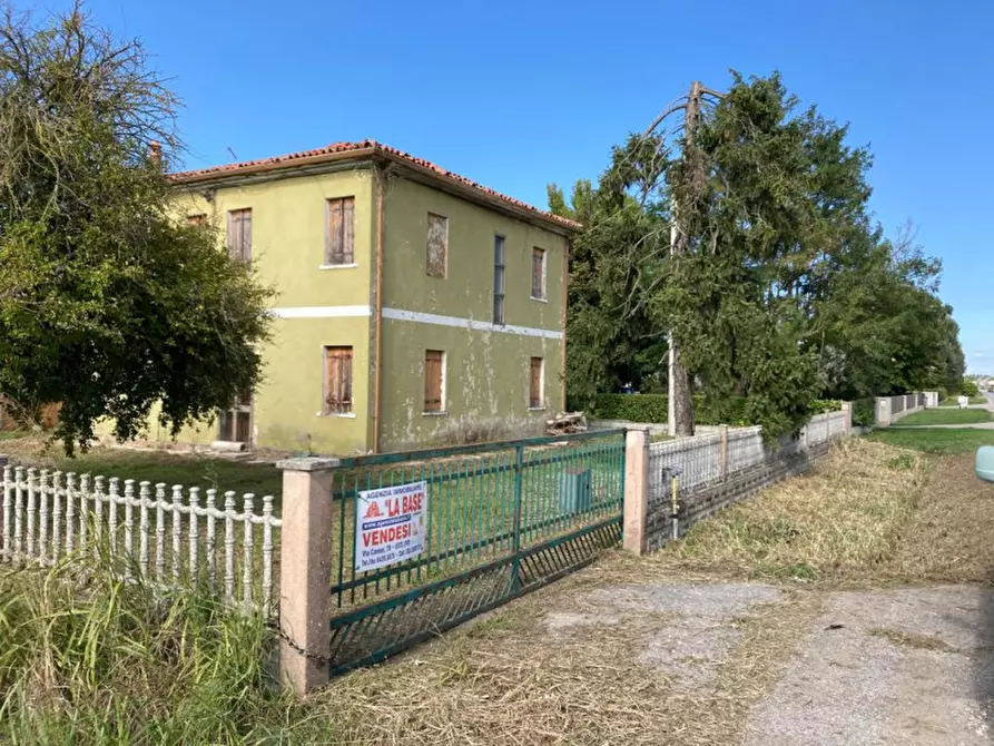 Immagine 1 di Casa indipendente in vendita  a Lusia