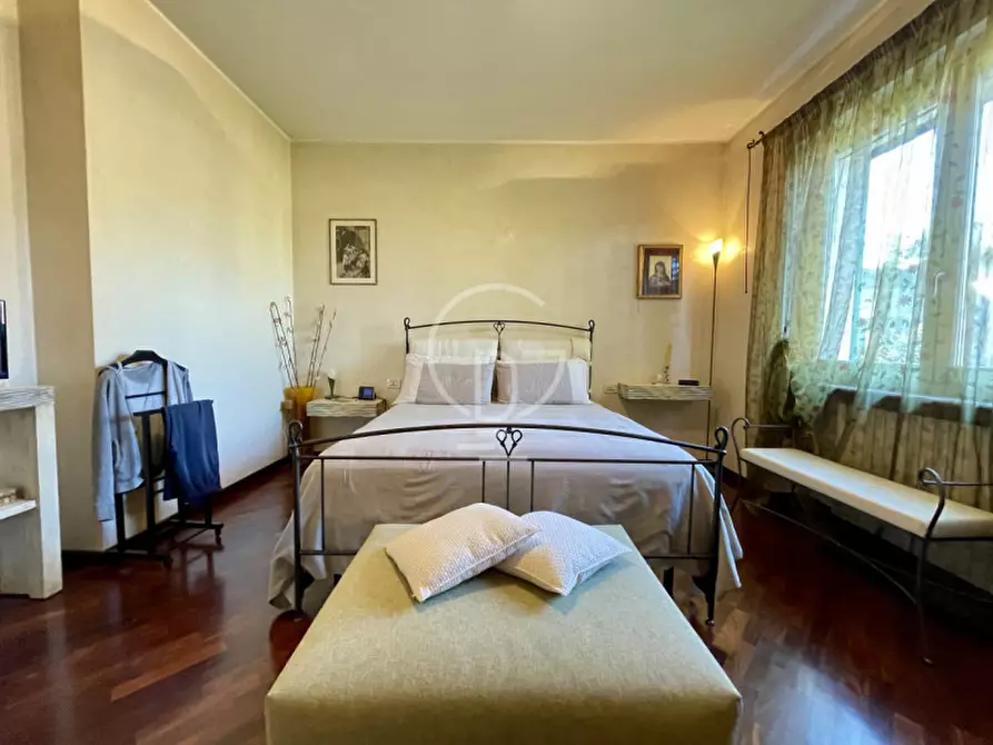 Immagine 17 di Appartamento in vendita  in Desenzano del Garda via villa del sole a Desenzano Del Garda