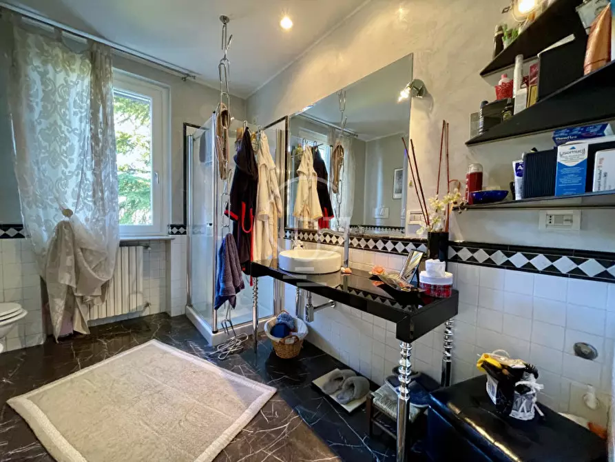 Immagine 18 di Appartamento in vendita  in Desenzano del Garda via villa del sole a Desenzano Del Garda