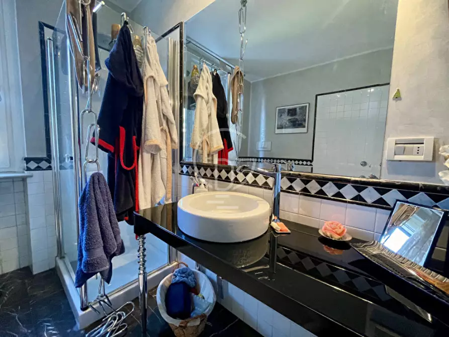 Immagine 19 di Appartamento in vendita  in Desenzano del Garda via villa del sole a Desenzano Del Garda