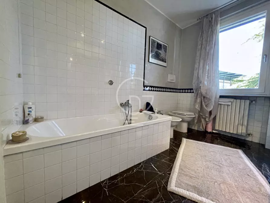 Immagine 20 di Appartamento in vendita  in Desenzano del Garda via villa del sole a Desenzano Del Garda