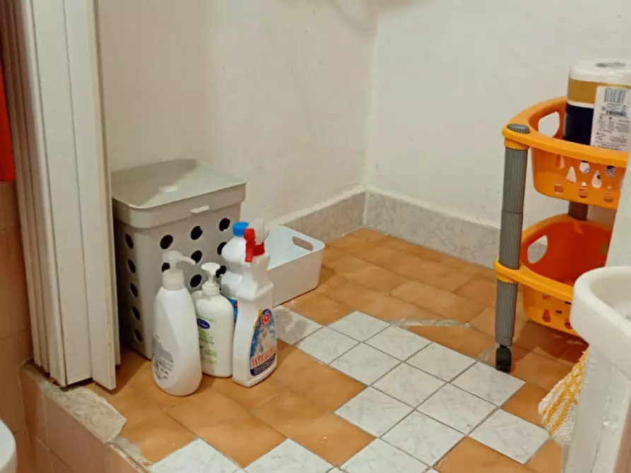 Immagine 7 di Monolocale in affitto  in via dei tribunali 197 a Napoli