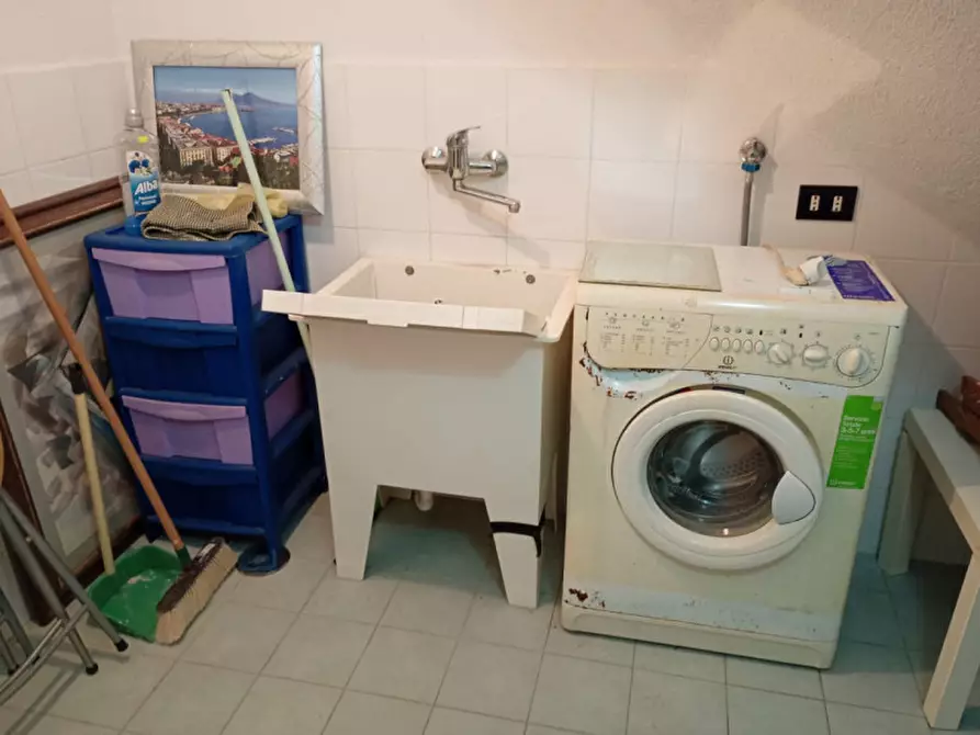 Immagine 8 di Monolocale in affitto  in via dei tribunali 197 a Napoli