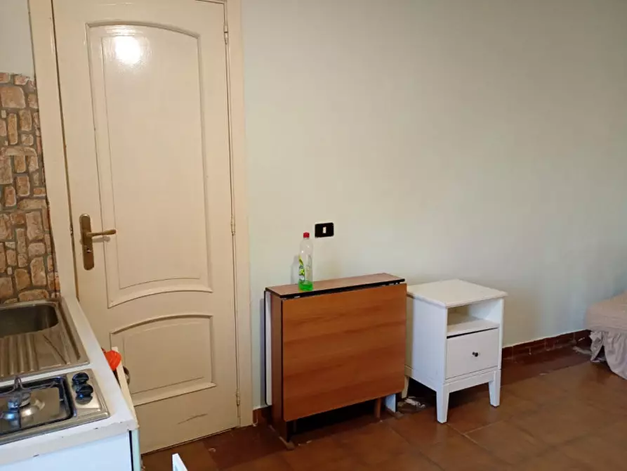 Immagine 10 di Monolocale in affitto  in via dei tribunali 197 a Napoli