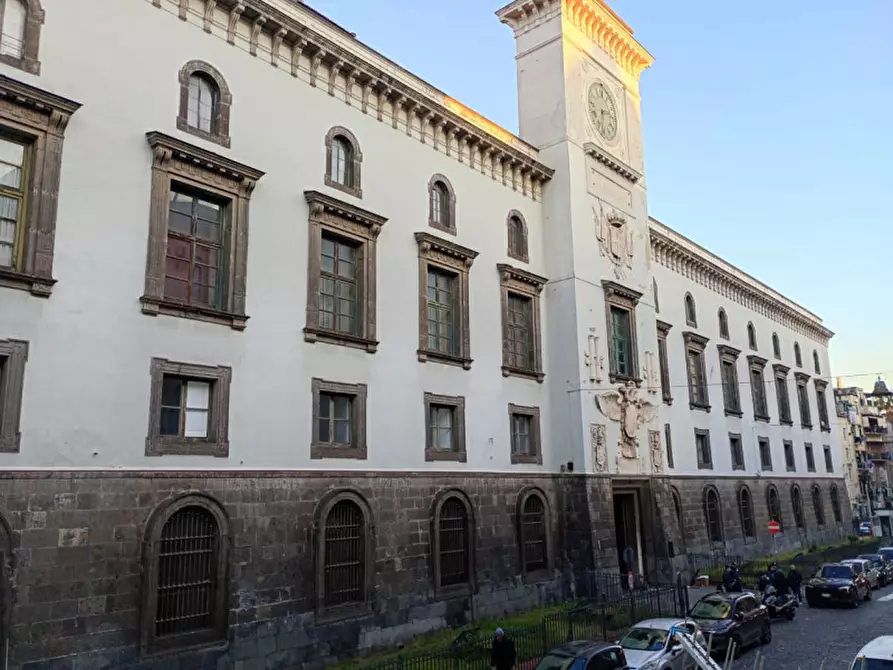 Immagine 16 di Monolocale in affitto  in via dei tribunali 197 a Napoli