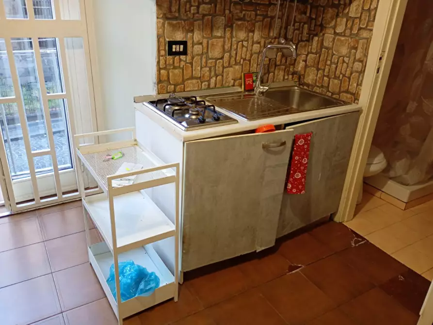 Immagine 17 di Monolocale in affitto  in via dei tribunali 197 a Napoli