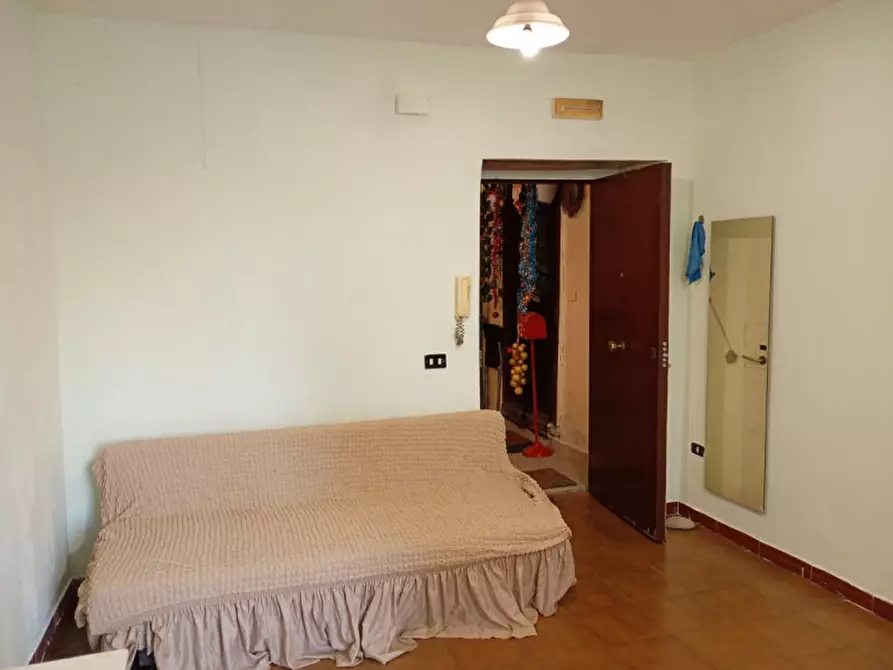 Immagine 21 di Monolocale in affitto  in via dei tribunali 197 a Napoli
