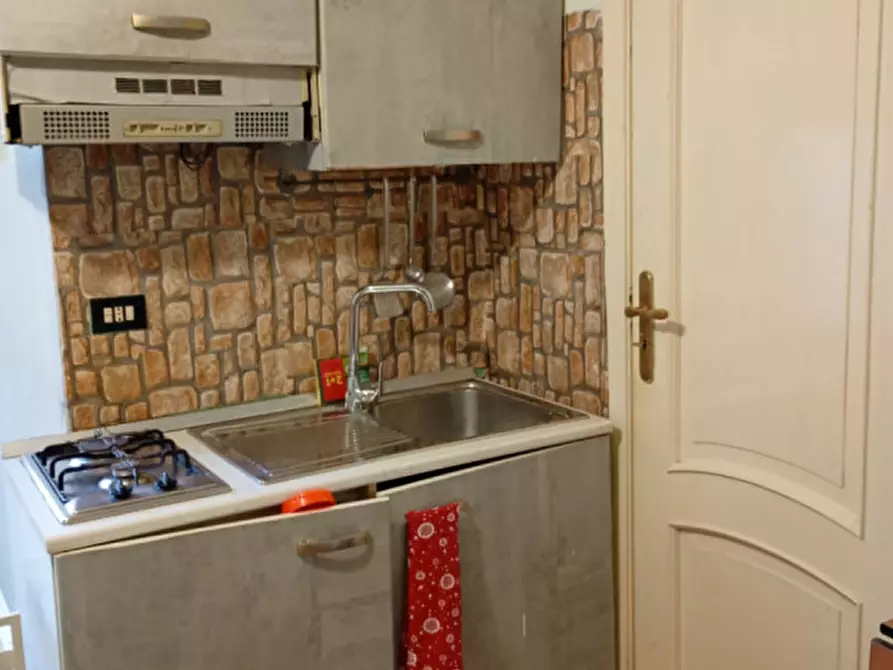 Immagine 24 di Monolocale in affitto  in via dei tribunali 197 a Napoli