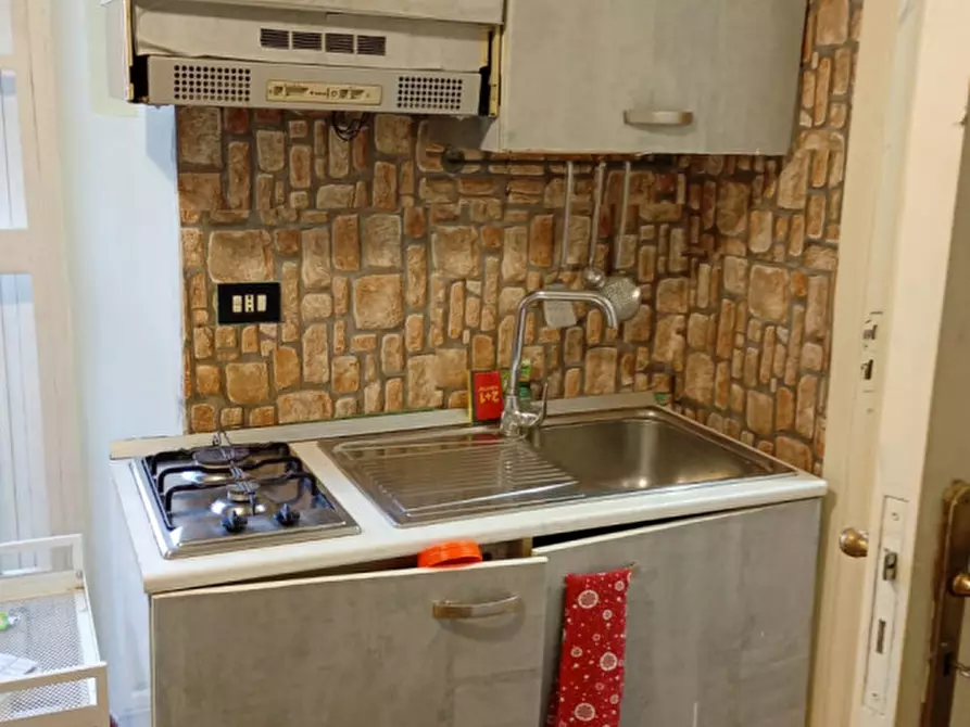 Immagine 27 di Monolocale in affitto  in via dei tribunali 197 a Napoli