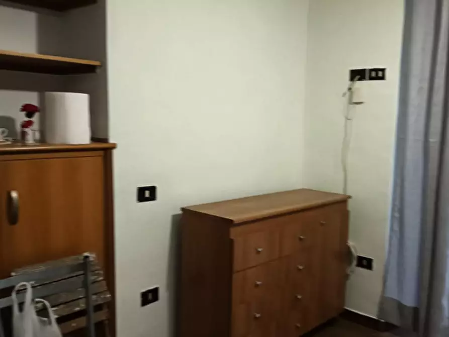 Immagine 32 di Monolocale in affitto  in via dei tribunali 197 a Napoli