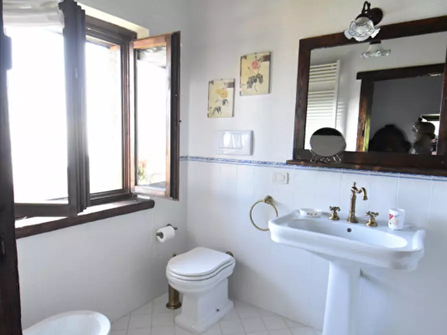 Immagine 6 di Rustico / casale in vendita  a Gargnano