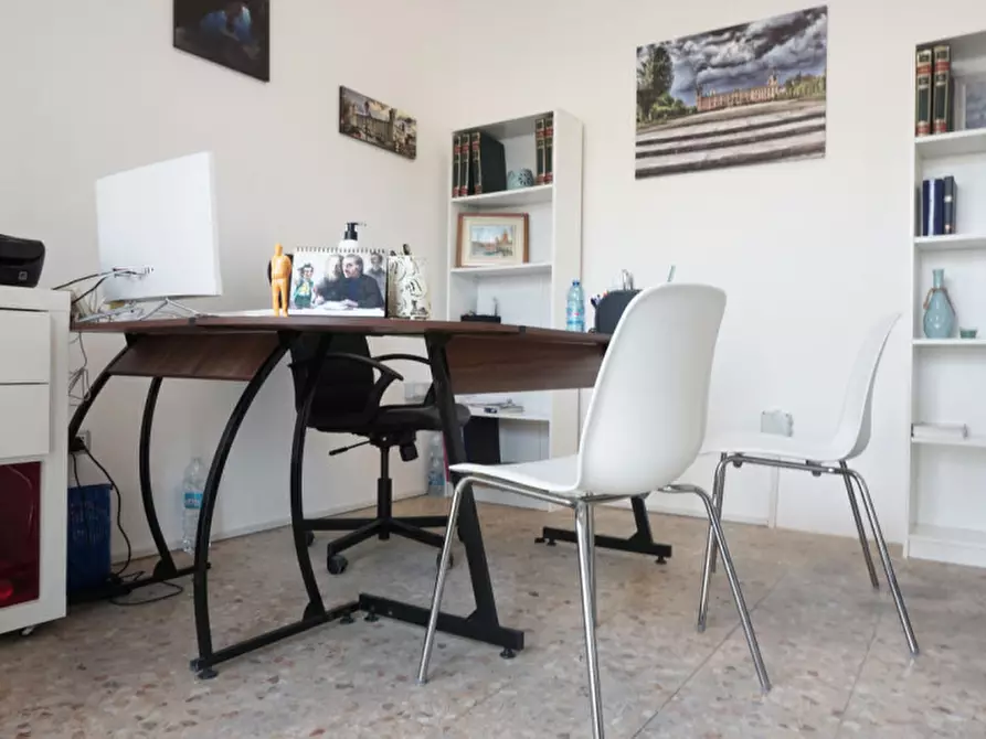 Immagine 11 di Ufficio in vendita  in piazzale vittorio veneto, 11 a Colorno