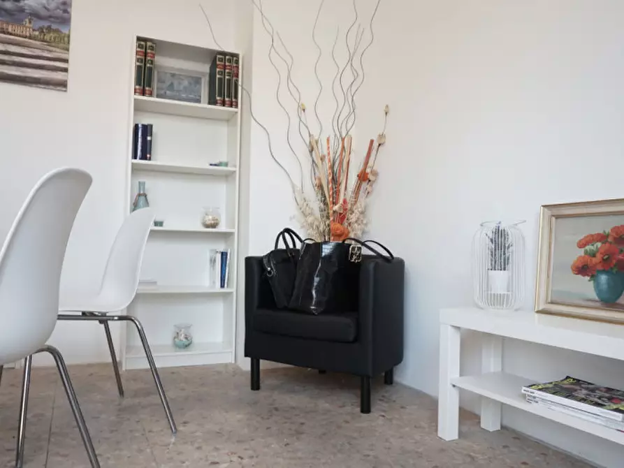 Immagine 12 di Ufficio in vendita  in piazzale vittorio veneto, 11 a Colorno