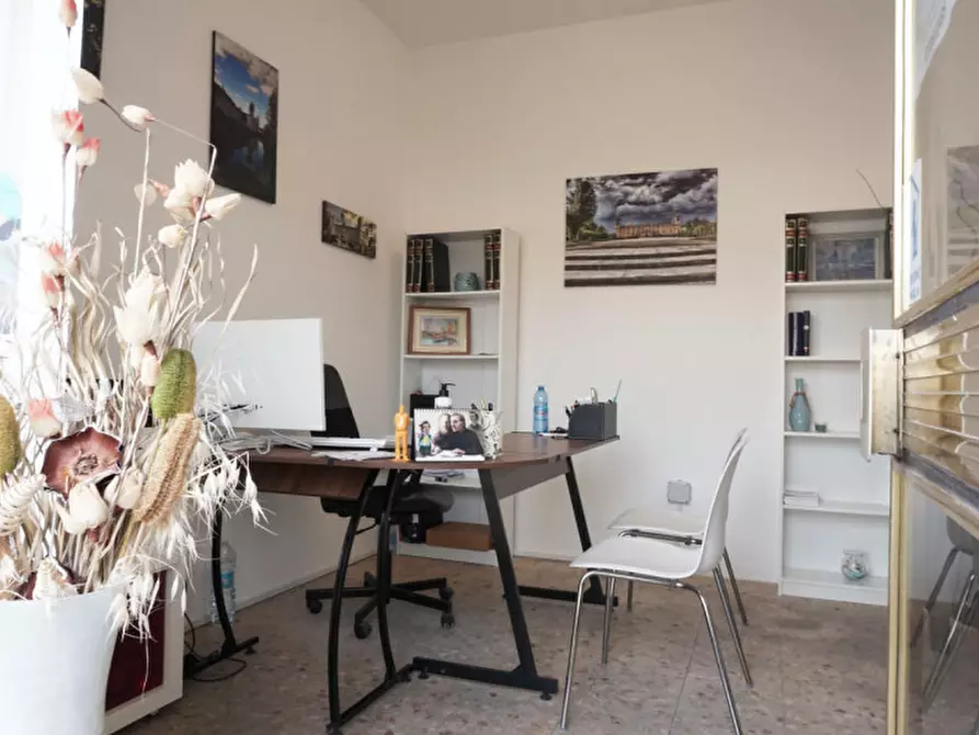 Immagine 15 di Ufficio in vendita  in piazzale vittorio veneto, 11 a Colorno